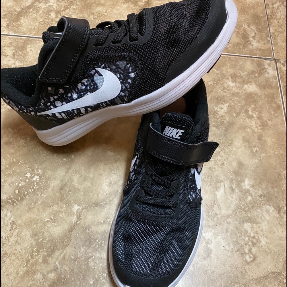 Nike velcro little boys shoes